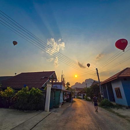 Saphaothong Guesthouse Vang Vieng Dış mekan fotoğraf
