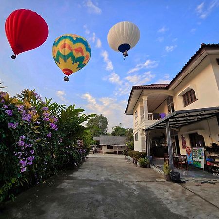 Saphaothong Guesthouse Vang Vieng Dış mekan fotoğraf