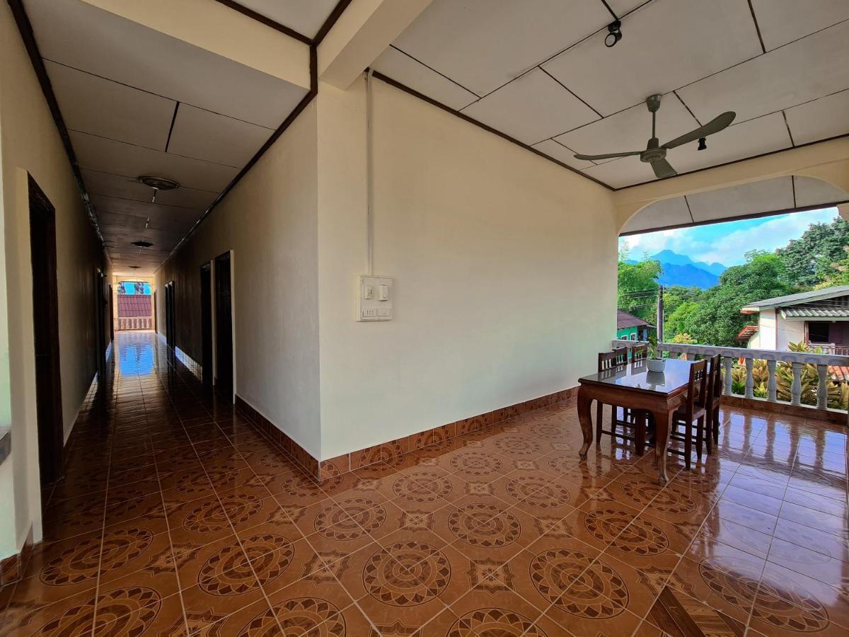 Saphaothong Guesthouse Vang Vieng Dış mekan fotoğraf