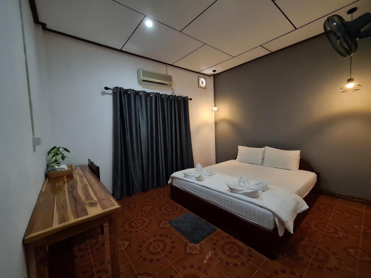 Saphaothong Guesthouse Vang Vieng Dış mekan fotoğraf
