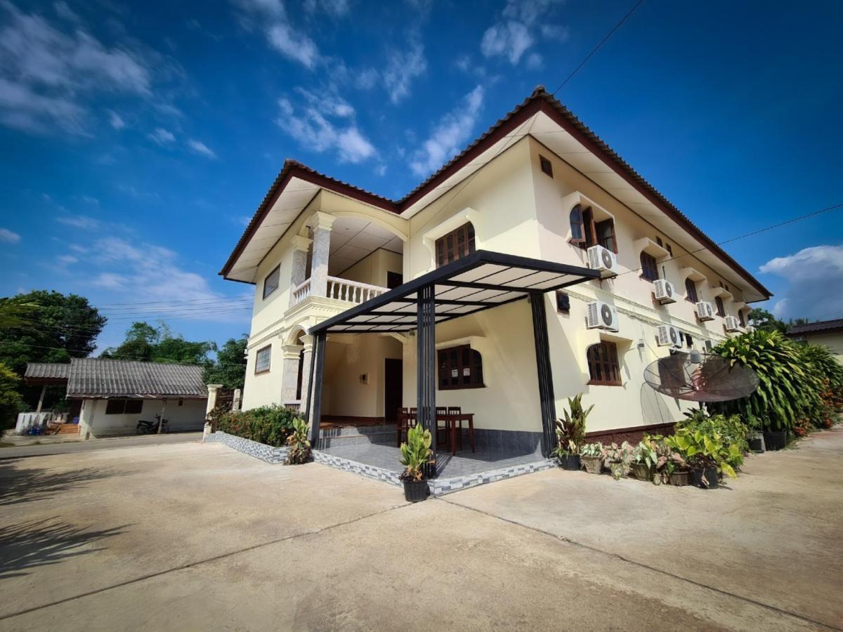 Saphaothong Guesthouse Vang Vieng Dış mekan fotoğraf
