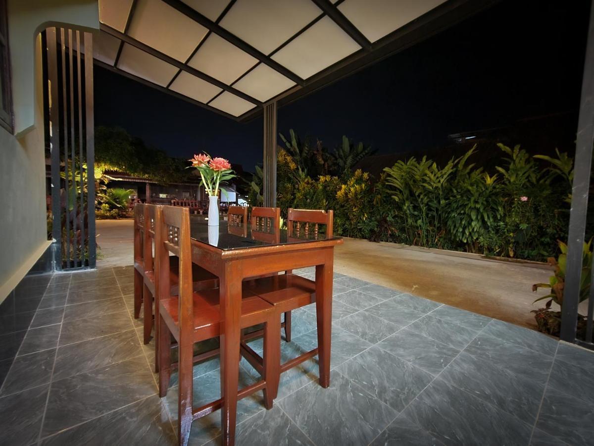 Saphaothong Guesthouse Vang Vieng Dış mekan fotoğraf