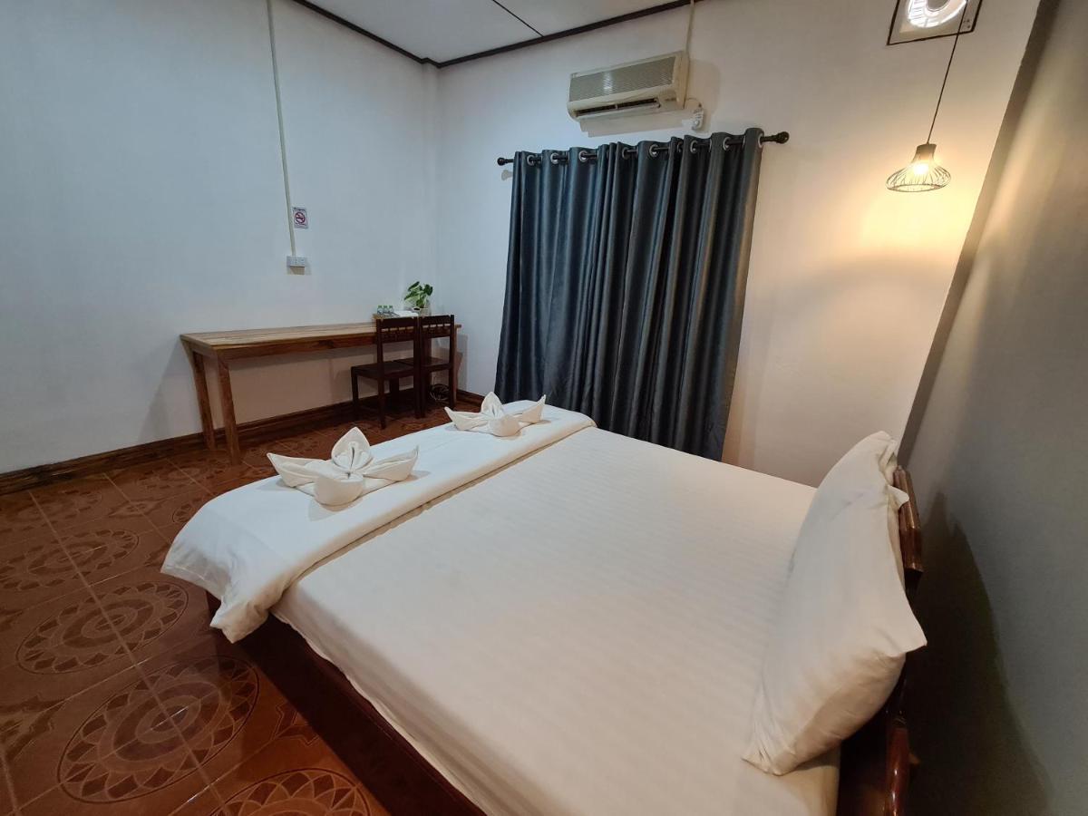Saphaothong Guesthouse Vang Vieng Dış mekan fotoğraf