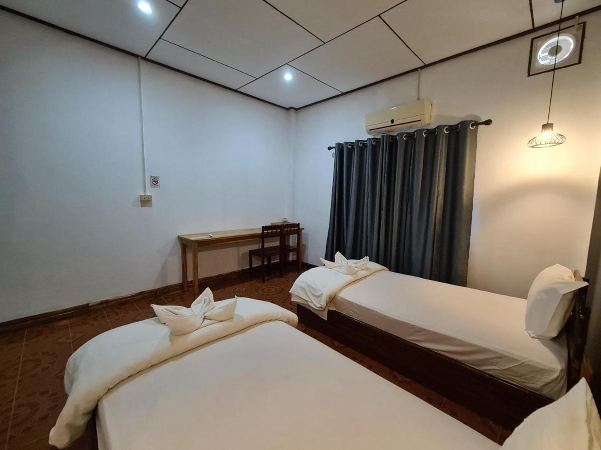Saphaothong Guesthouse Vang Vieng Dış mekan fotoğraf