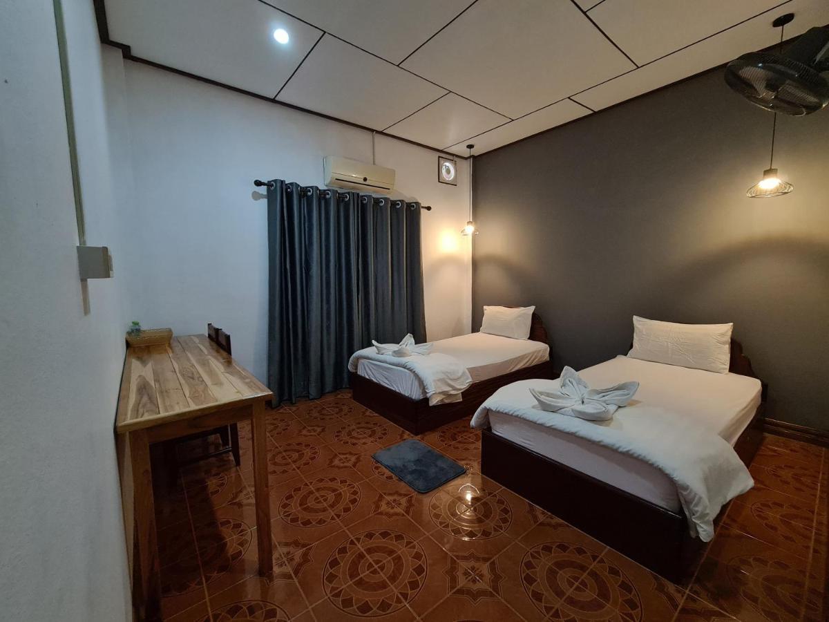 Saphaothong Guesthouse Vang Vieng Dış mekan fotoğraf