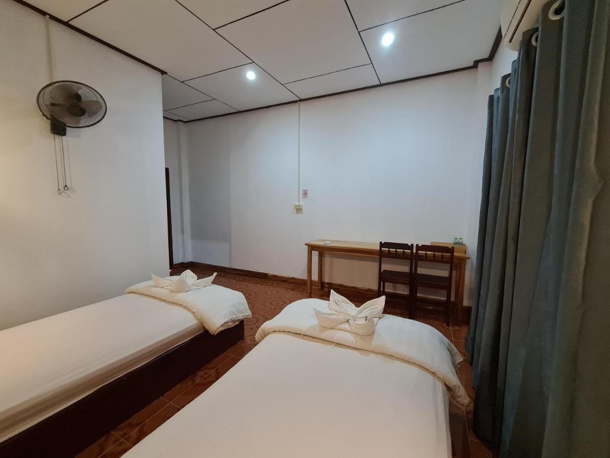 Saphaothong Guesthouse Vang Vieng Dış mekan fotoğraf
