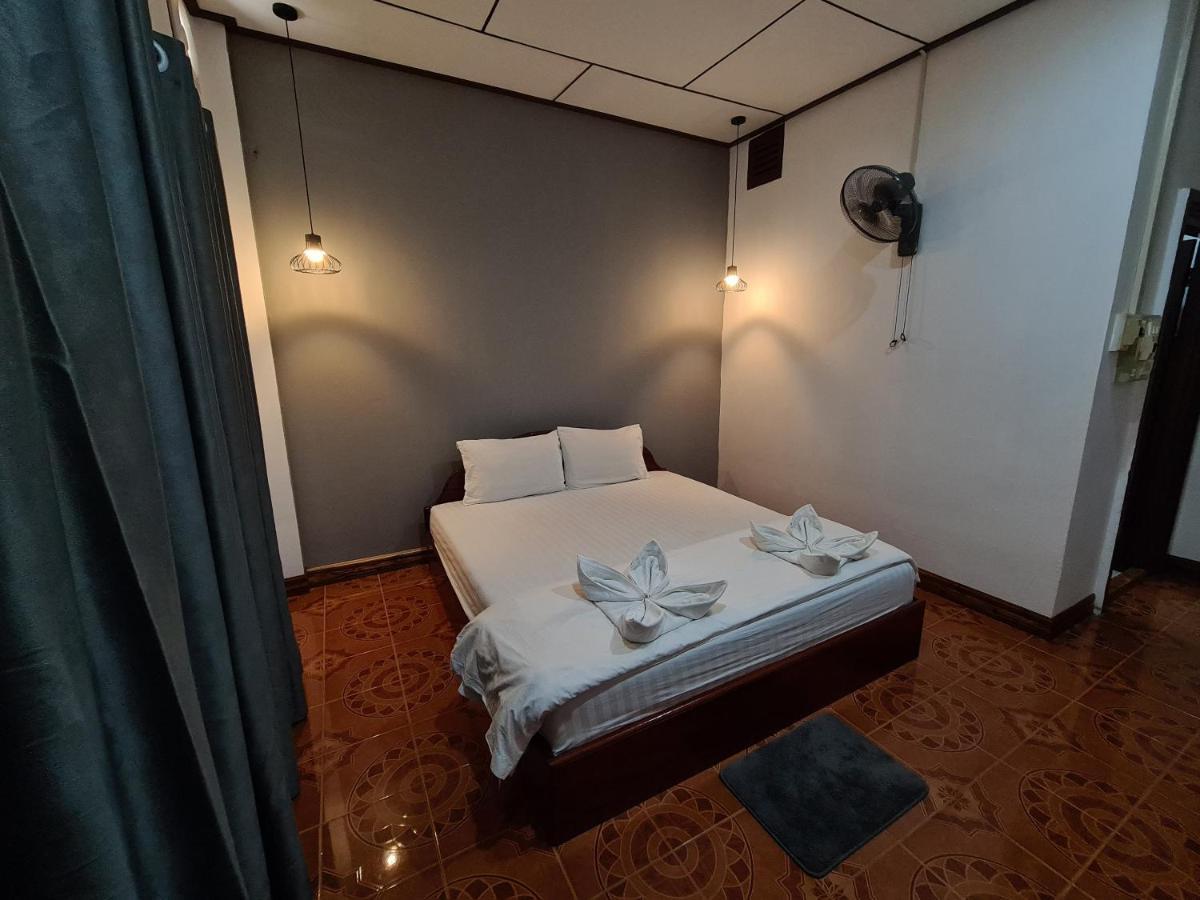 Saphaothong Guesthouse Vang Vieng Dış mekan fotoğraf