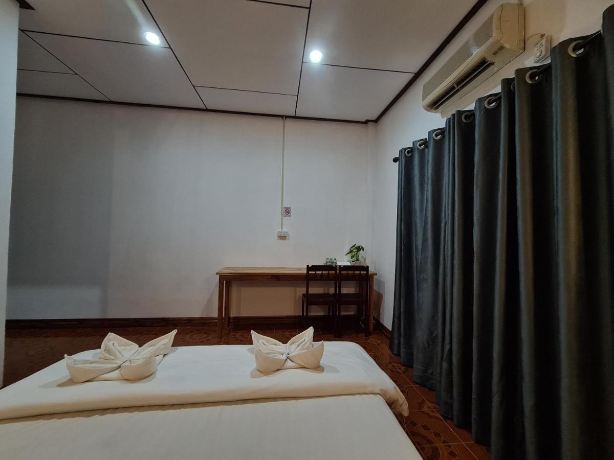 Saphaothong Guesthouse Vang Vieng Dış mekan fotoğraf