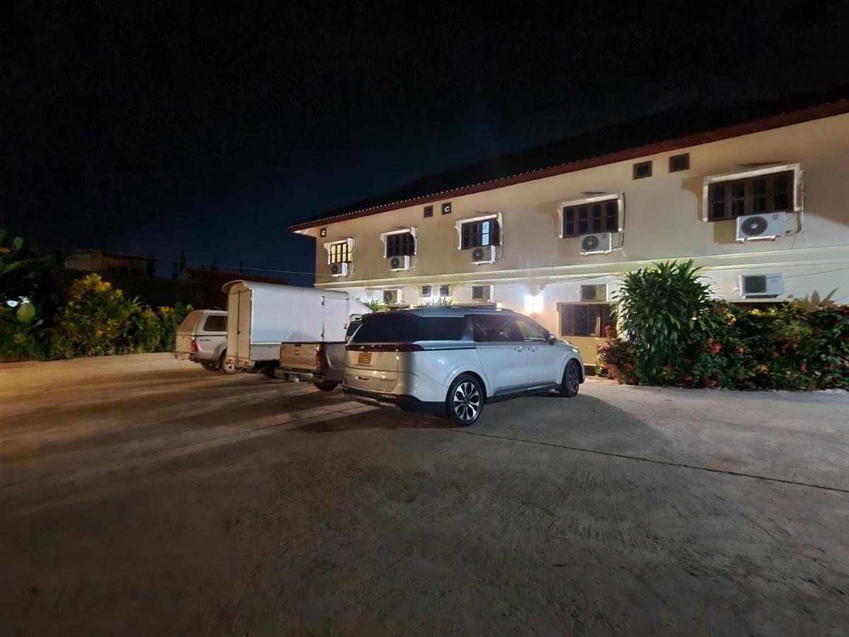 Saphaothong Guesthouse Vang Vieng Dış mekan fotoğraf