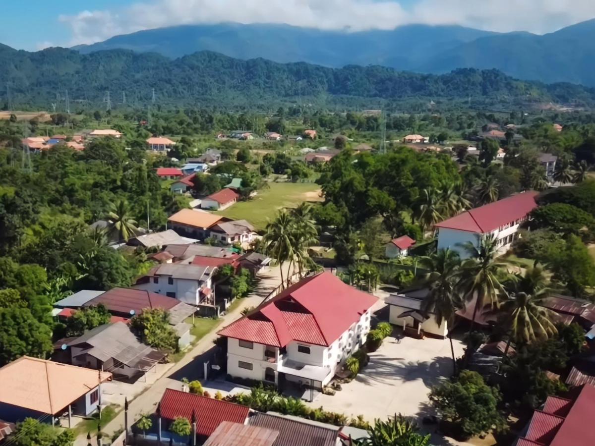 Saphaothong Guesthouse Vang Vieng Dış mekan fotoğraf