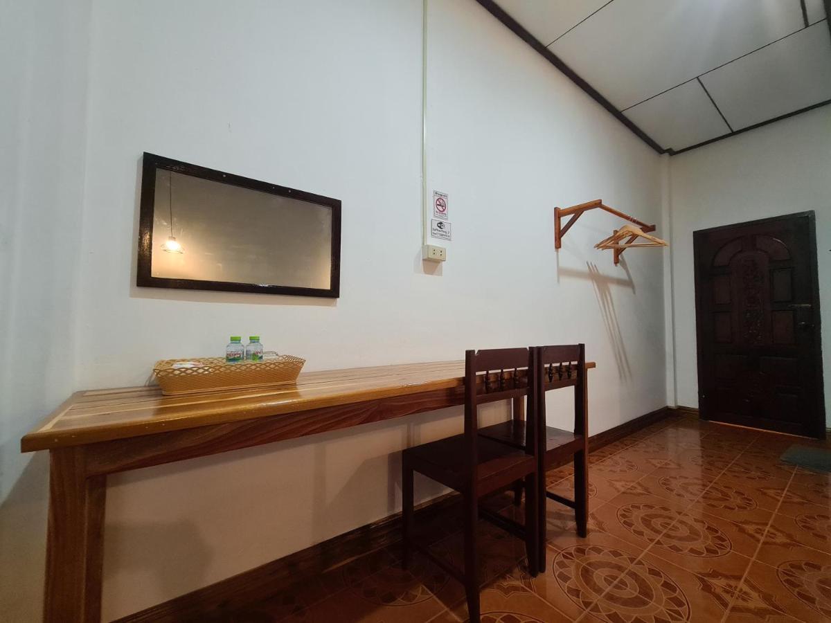 Saphaothong Guesthouse Vang Vieng Dış mekan fotoğraf