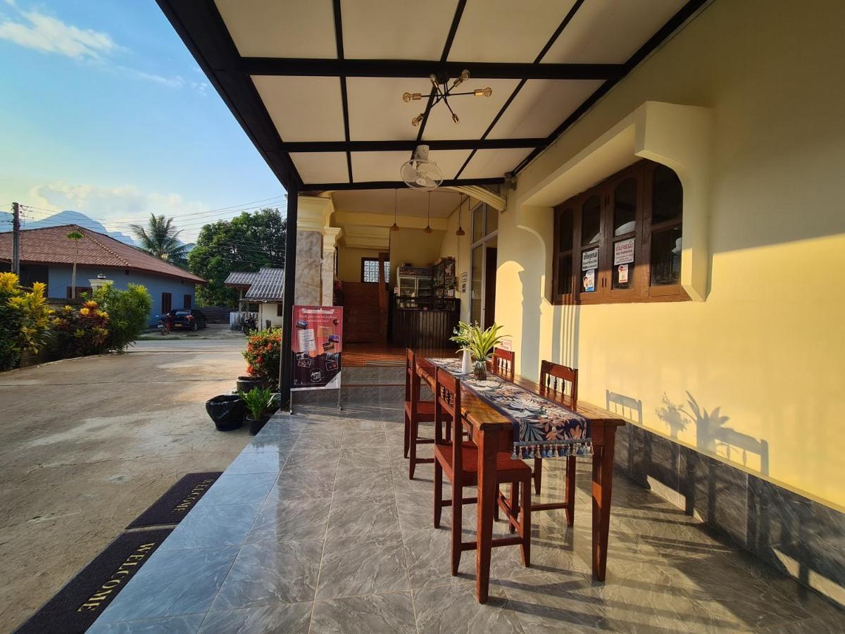 Saphaothong Guesthouse Vang Vieng Dış mekan fotoğraf