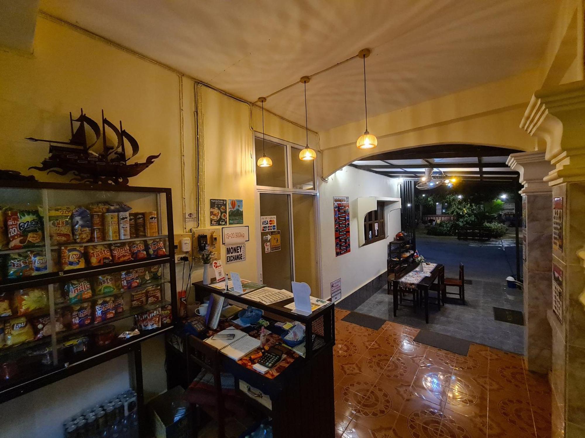 Saphaothong Guesthouse Vang Vieng Dış mekan fotoğraf