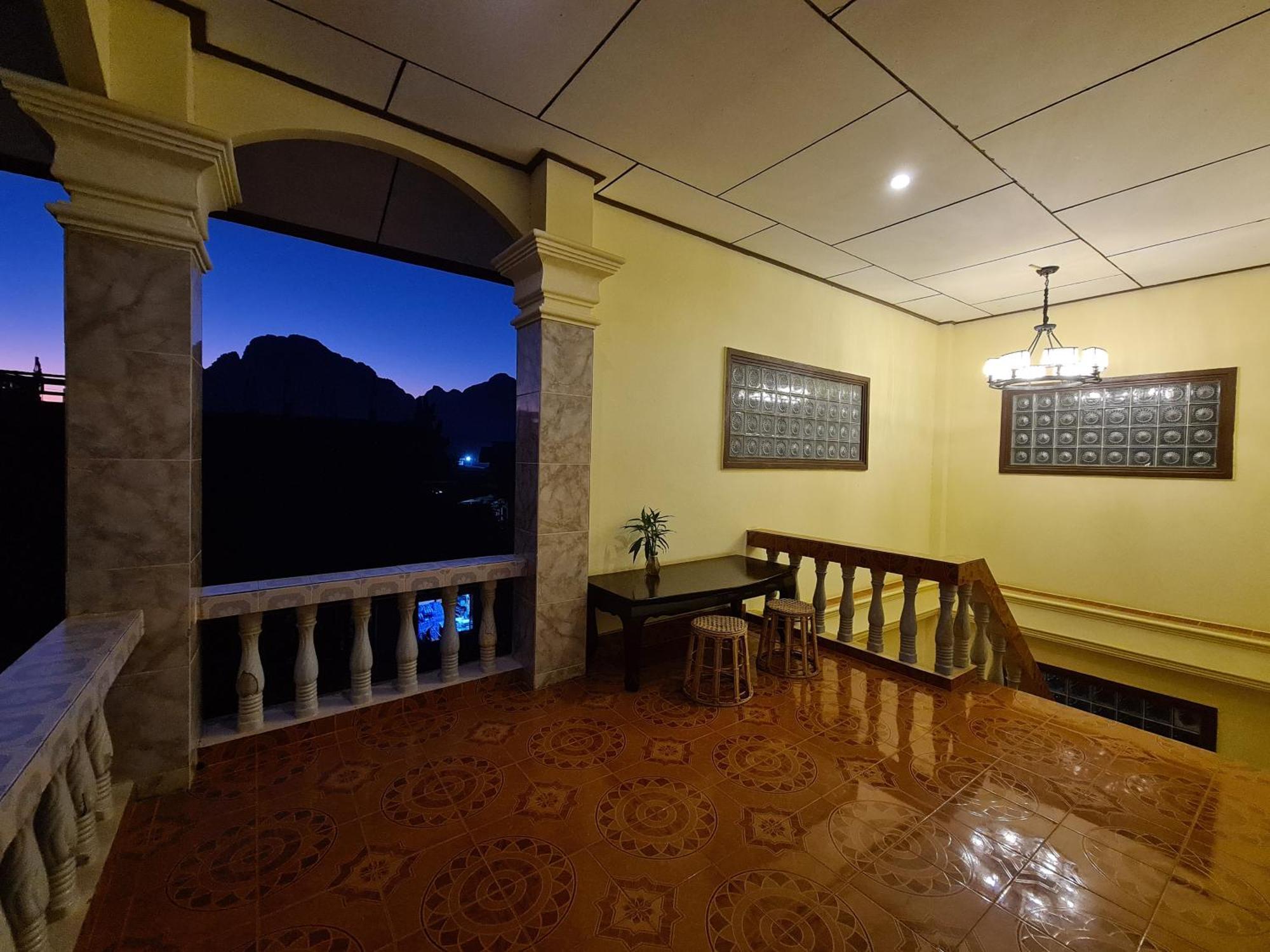 Saphaothong Guesthouse Vang Vieng Dış mekan fotoğraf
