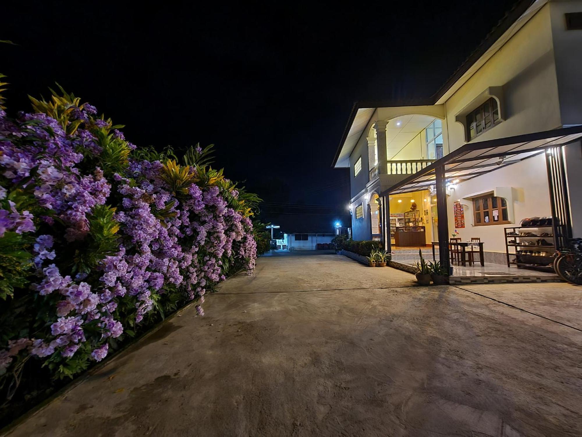 Saphaothong Guesthouse Vang Vieng Dış mekan fotoğraf
