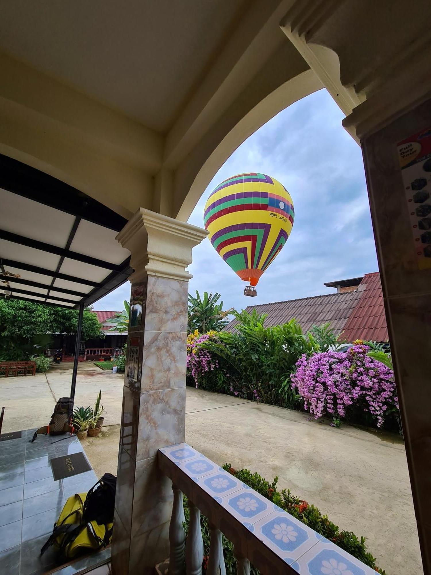 Saphaothong Guesthouse Vang Vieng Dış mekan fotoğraf