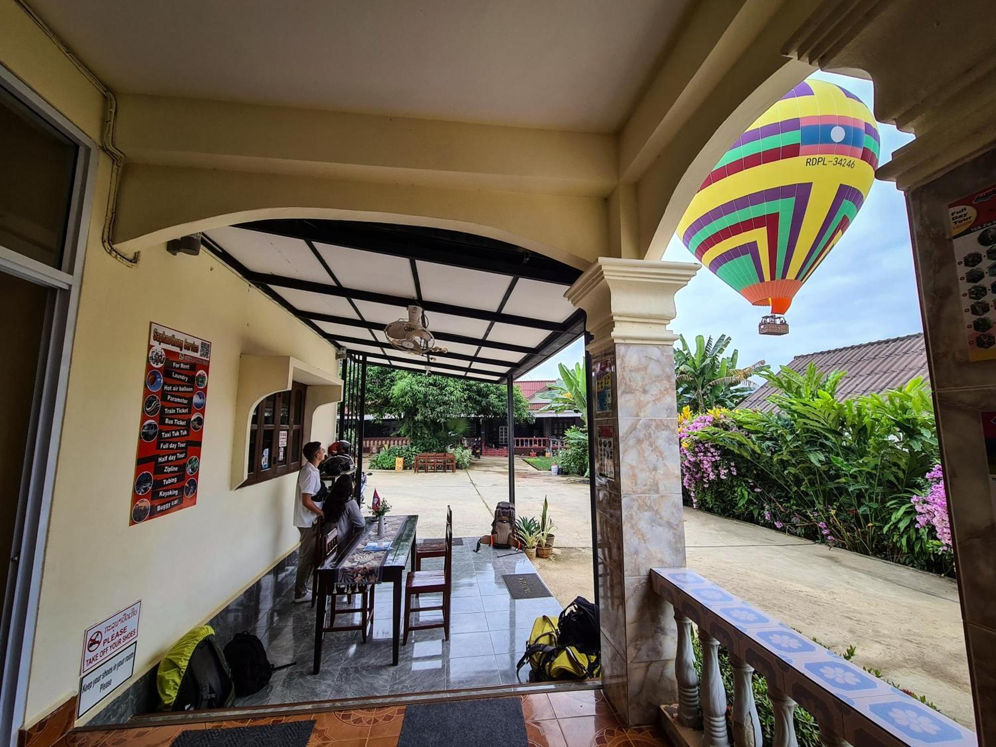 Saphaothong Guesthouse Vang Vieng Dış mekan fotoğraf