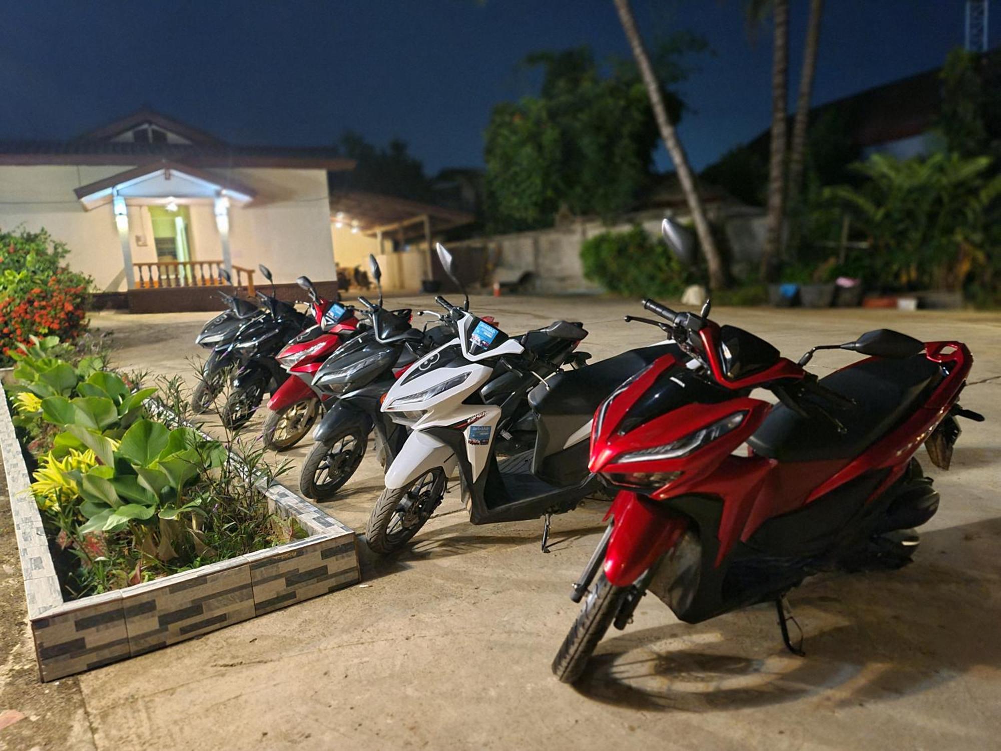 Saphaothong Guesthouse Vang Vieng Dış mekan fotoğraf
