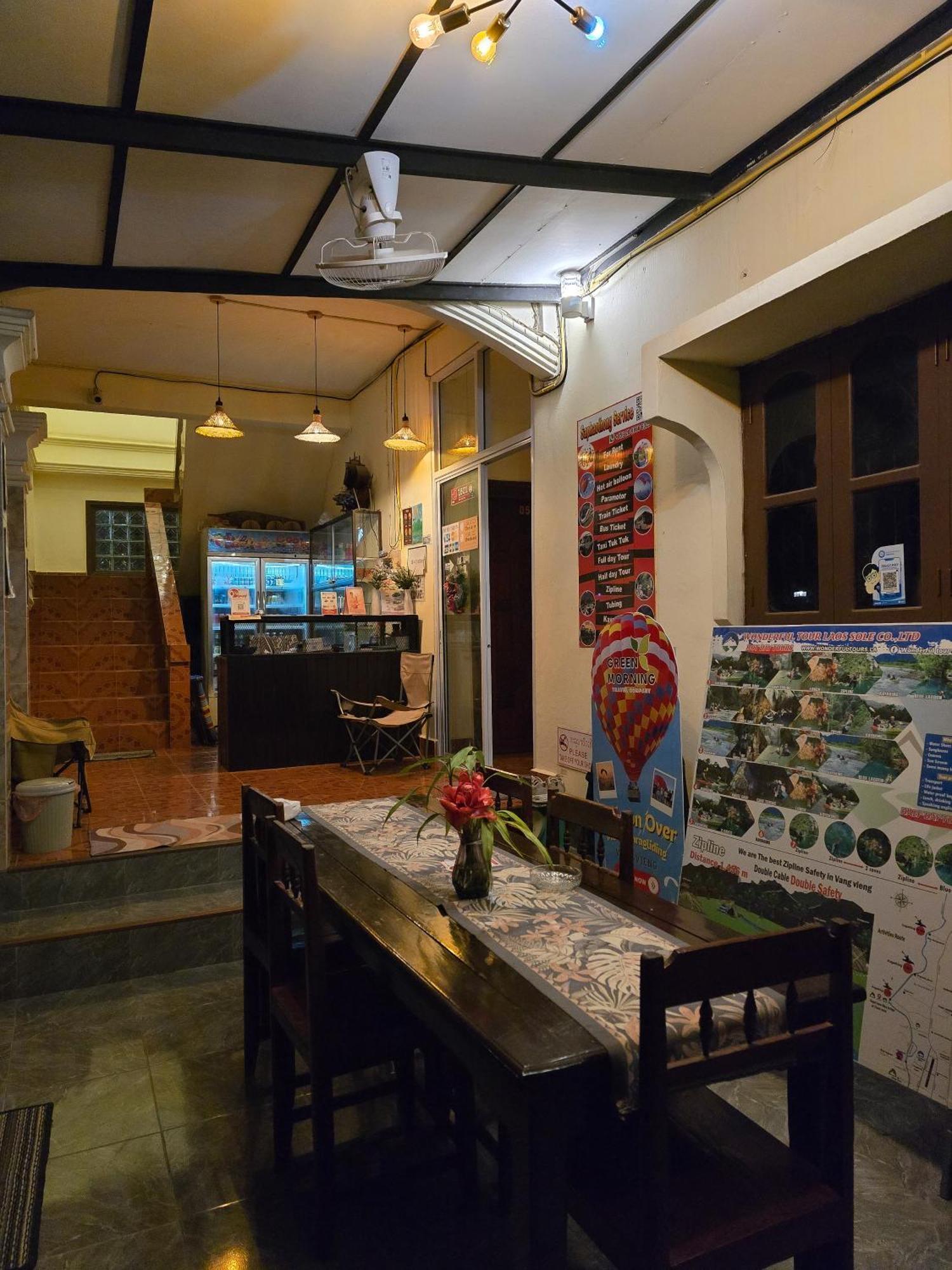 Saphaothong Guesthouse Vang Vieng Dış mekan fotoğraf